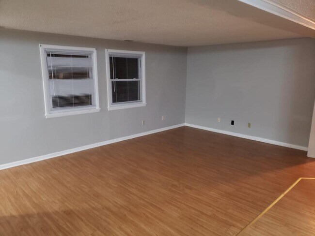 Foto del edificio - 1240 Briar Manor