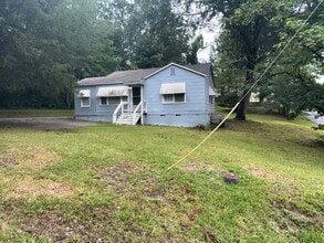 Building Photo - 3910 Fairview Dr