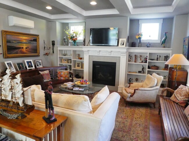 Building Photo - 1212 SE Harney St