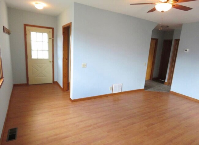 Living area - 509 Harcourt Dr