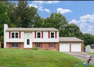 Building Photo - 5712 Willowbranch Dr
