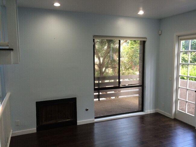 Building Photo - 1814 Thayer Ave, Unit #1