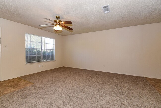 Building Photo - 3307 Maple Ave