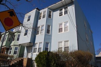 Building Photo - 417 S 14th St