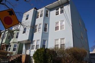 Building Photo - 417 S 14th St