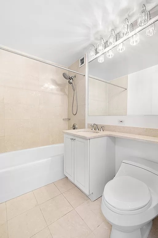 Building Photo - Upscale Unit with Modern Finishes