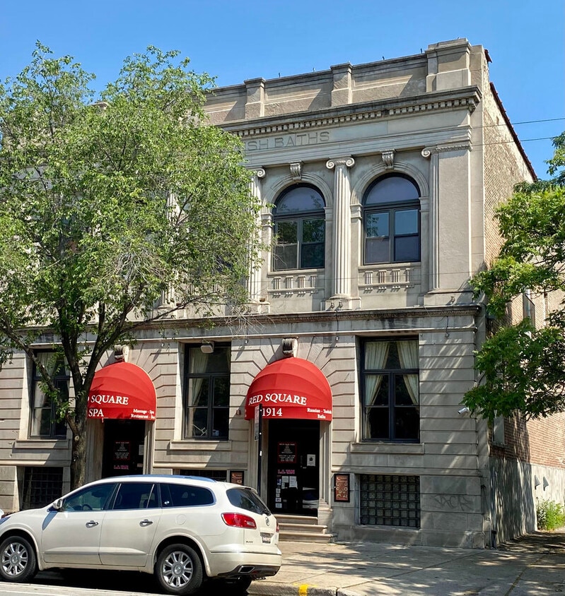 Primary Photo - 1914 W Division St