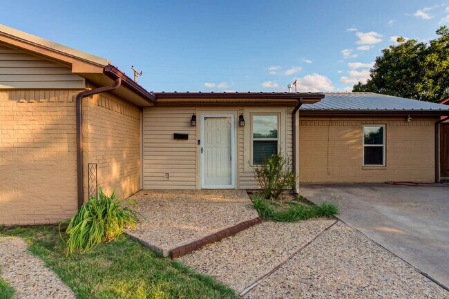 Foto del edificio - 4 Bed 3 Bath Pre-lease in Central Lubbock!!!