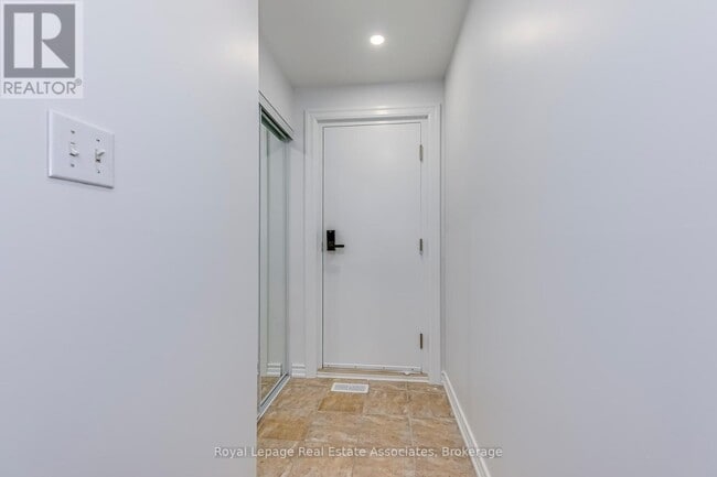 Building Photo - 5358 Applegarth Dr