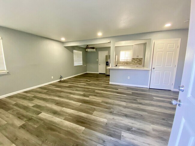 Foto del edificio - Beautifully Renovated 2BD/1BA Home with Ad...