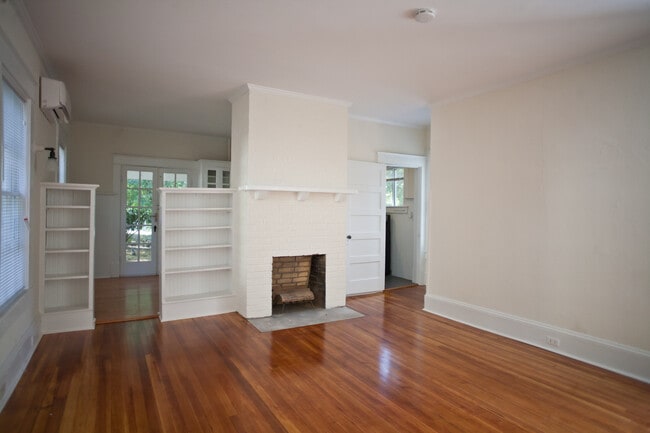 Building Photo - Renovated 3br/1ba Cottage on North Street