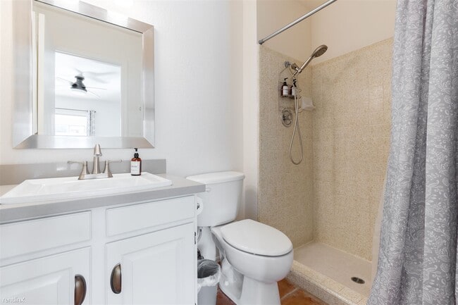 Building Photo - 3 br, 2 bath Duplex - 14263 North Fountain...