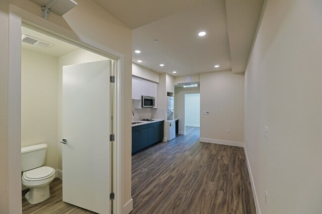 Interior Photo - Orion 1037 Dewey