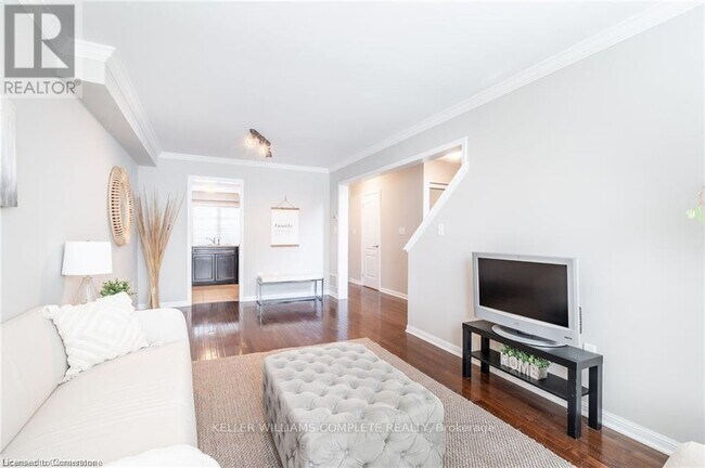 Building Photo - 69 Hepworth Cres