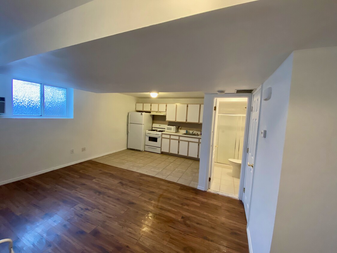 Primary Photo - 396 Armstrong Ave