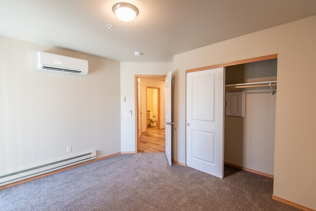 Building Photo - 107 Evergreen Dr
