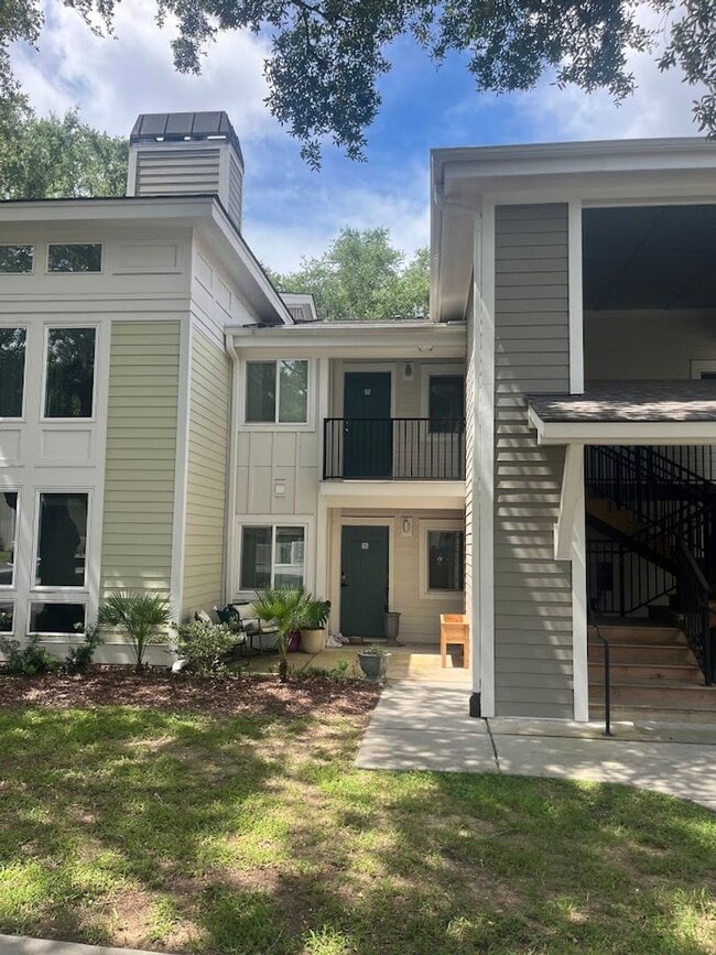 Building Photo - 272 Alexandra Dr