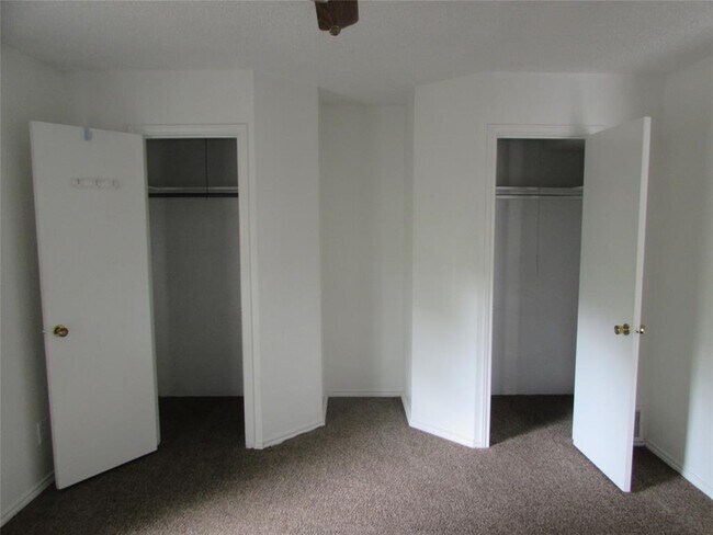 Building Photo - 1111 Oakland Dr