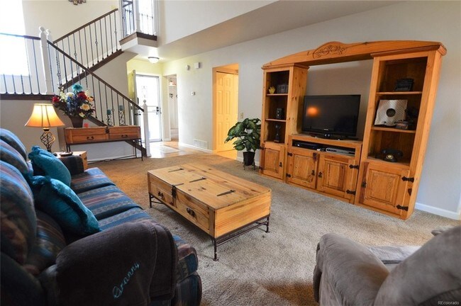 Building Photo - Aurora 3 Bed, 3 Bath Townhome