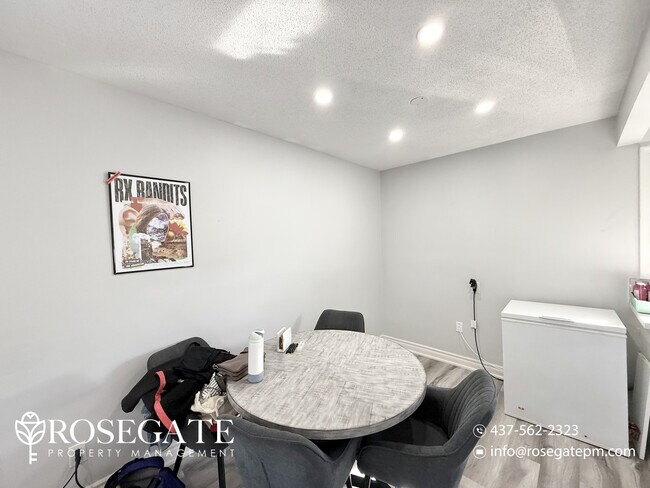 Photo du bâtiment - Newly Renovated 3-Bedroom Detached Home – ...