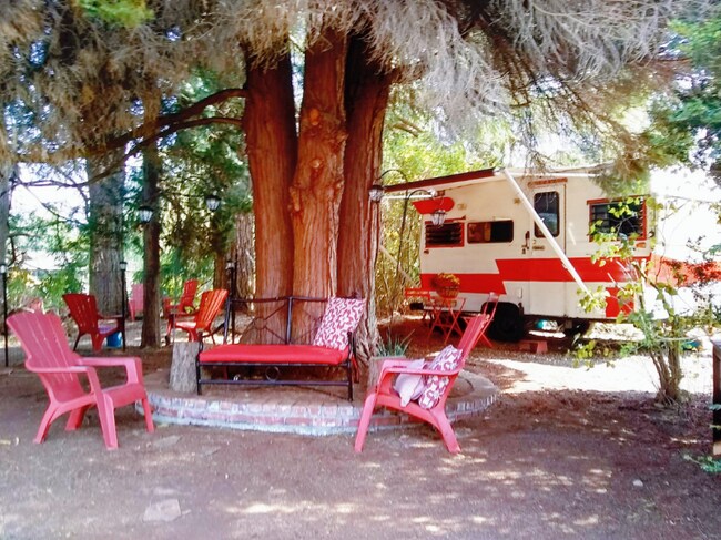 Foto del edificio - 12087 Avondale Rd NE