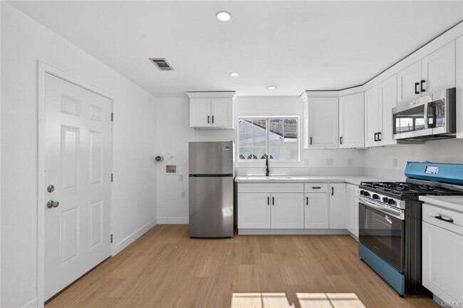 Foto del edificio - 6651 Millmark Ave