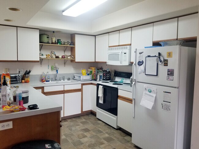 Building Photo - 1637 Westbridge Dr