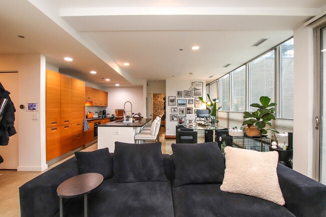 Foto del edificio - 156 W Superior St