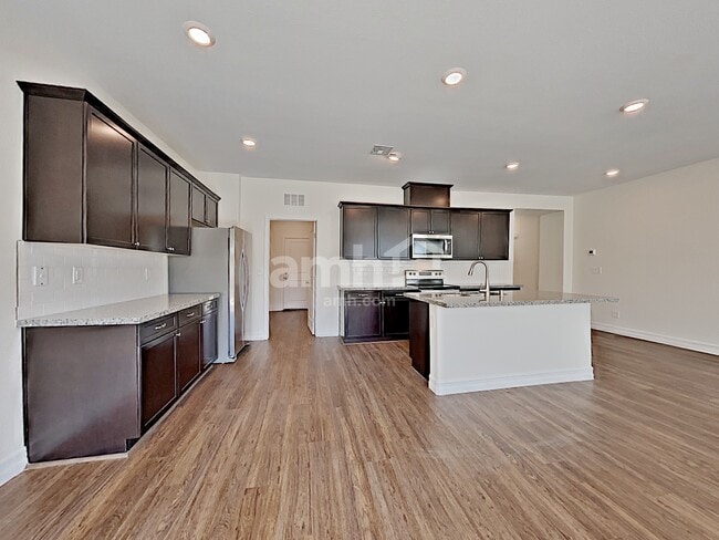 Foto del edificio - 9875 S Eastern Ave