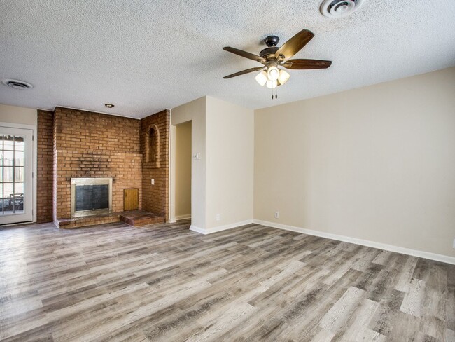 Foto del edificio - 420 Vicki Pl