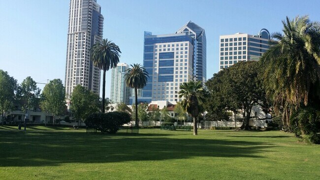 Foto del edificio - $2595. Marina District upgraded 1bd 1ba with balcony 735 sq ft