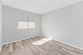 Building Photo - 703 Brookford Dr