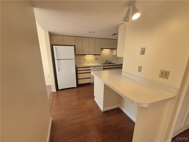 Foto del edificio - 435 Summerhaven Dr N