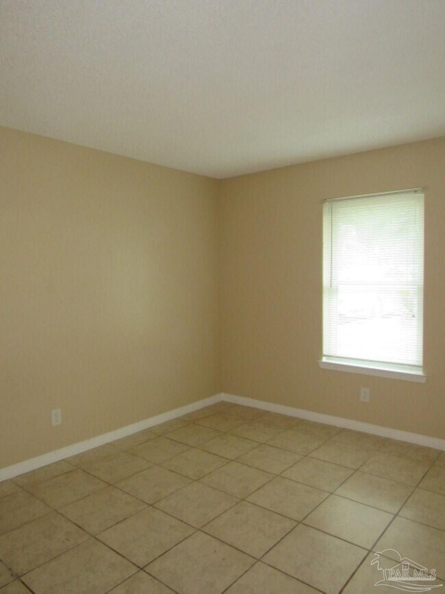 Foto del edificio - 3318 Pine Forest Rd