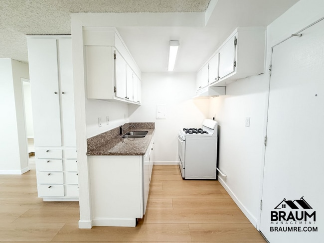 Foto del edificio - 5461 Kester Ave