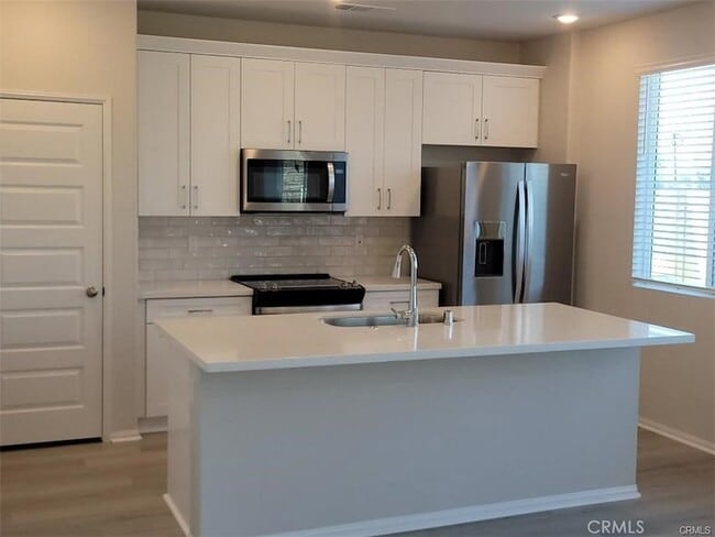 Photo - 2058 Bergamot St House