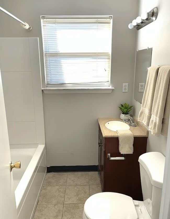 Building Photo - 1512 11th Ave N