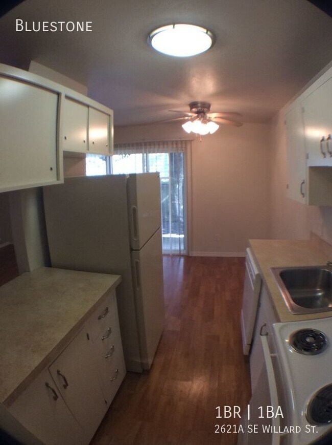 Foto del edificio - Top Floor 1 Bedroom Near Orange Line
