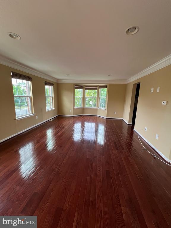 Foto del edificio - 320 Nathan Dr