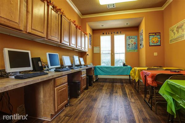 Foto del edificio - 9465 Clearwood Dr