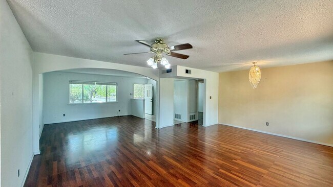 Foto del edificio - 12205 Brentwood Hills Blvd NE