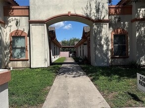 Building Photo - 10 West Dr