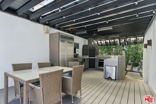 Foto del edificio - 355 S Sycamore Ave