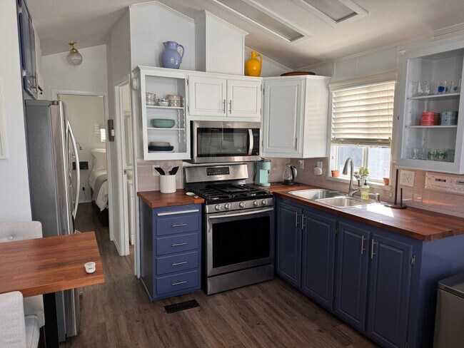 Foto del edificio - Grab Your Surfboard and Walk to Grandview Beach!