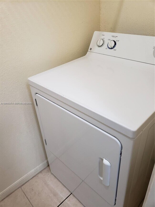 Foto del edificio - 949 Riverside Dr