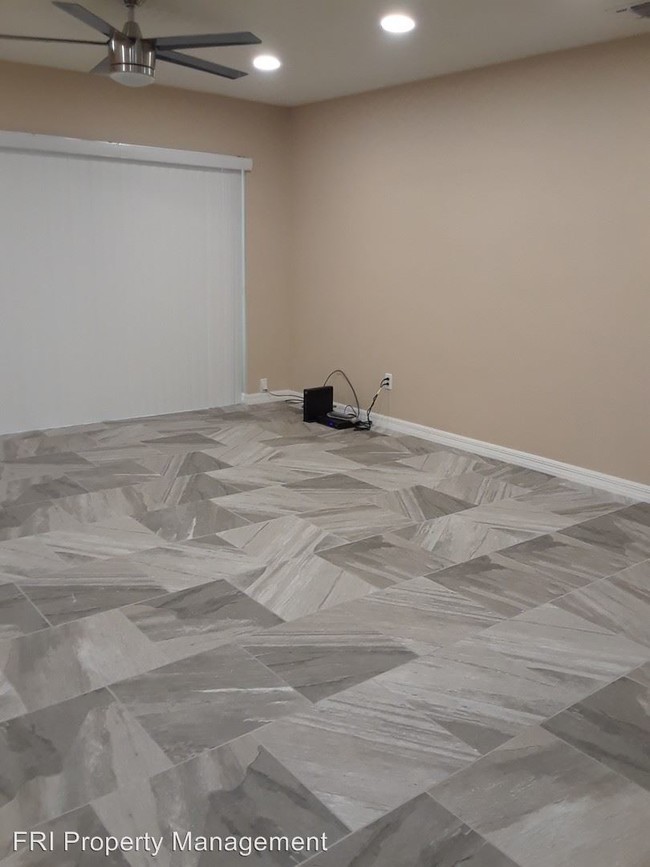Building Photo - 2 br, 1 bath Apartment - 7252 Balboa Drive