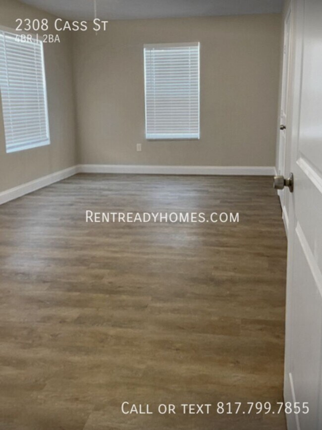 Foto del edificio - 2308 Cass St