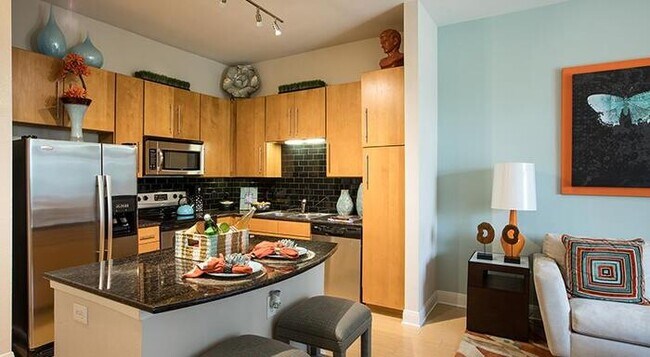 Foto del edificio - 1725 Cres Plaza Dr