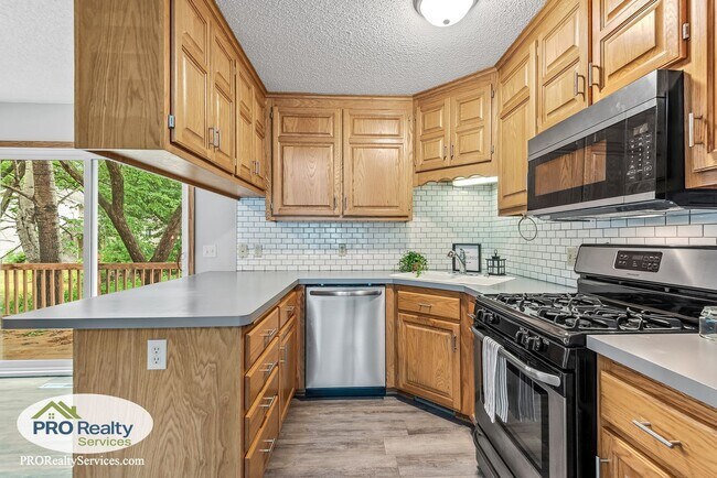 Foto del edificio - 3 Bedroom Home in Mounds View