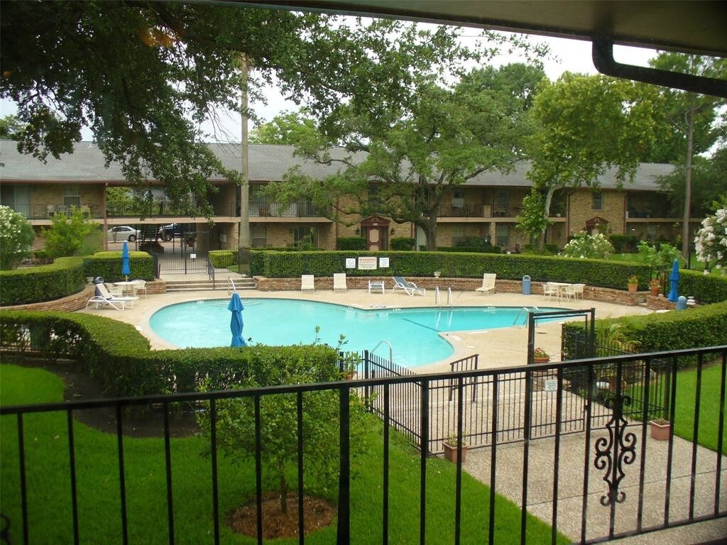 7600 Burgoyne Rd Unit 230, Houston, TX 77063 Condo for Rent in